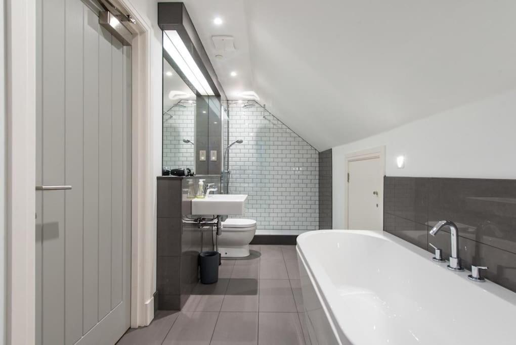Cool Urban Apartment With Stunning Castle Views EDI Exteriér fotografie