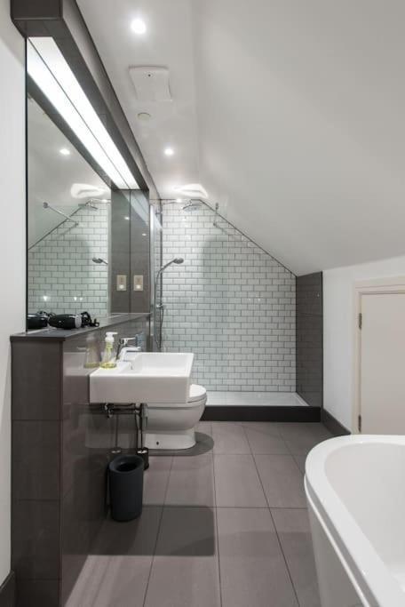 Cool Urban Apartment With Stunning Castle Views EDI Exteriér fotografie